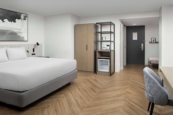 Studio Suite, 1 King Bed, Non Smoking