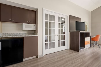 Suite, 1 King Bed, Non Smoking (1 Bedroom)