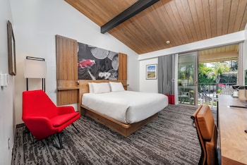 Room, 1 King Bed, Accessible, Non Smoking (Mobility/Hearing)