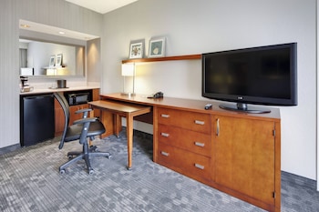 Suite, 1 Bedroom (Hearing Accessible)