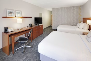 Basic Room, 2 Queen Beds (Mobility/Hearing Access, Roll-In Shwr)