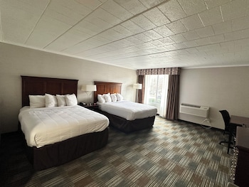 Suite, 2 Queen beds and sofa bed, Non-Smoking