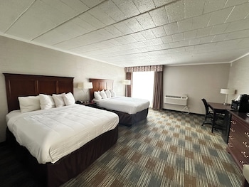 Suite, 2 Queen beds and sofa bed, Non-Smoking