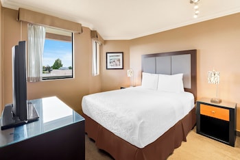Suite, 1 Double Bed, Non Smoking, Kitchenette (with Sofabed)