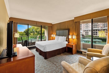 Standard Room, 1 Queen Bed, Non Smoking, Balcony (with Partial Harbour View)