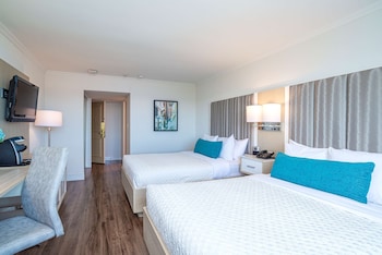 Family Suite, 2 Queen Beds, Non Smoking, Refrigerator (with Sofabed)