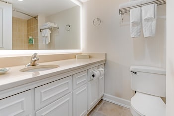 Standard Room, 1 King Bed, Refrigerator, Harbor View