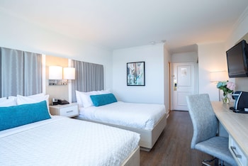 Standard Room, 2 Double Beds, Refrigerator, Harbor View