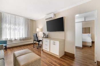 Family Suite, 2 Queen Beds, Non Smoking, Refrigerator (with Sofabed)