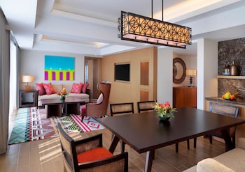 Suite, 1 King Bed (Regency)
