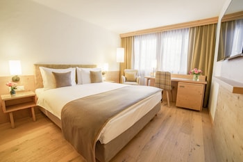 Queen Room Alpine