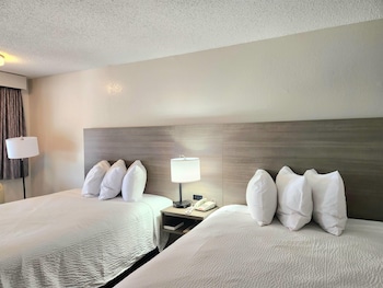Standard Room, 2 Queen Beds, Accessible, Non Smoking (Mobility, Bathtub w/Grab Bars)