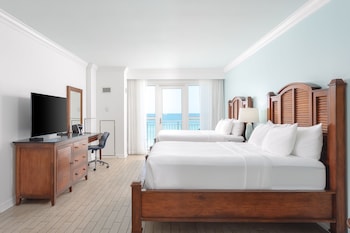 Room, 2 Queen Beds, Balcony (Gulf Front)