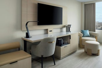 Club Room, 1 King Bed