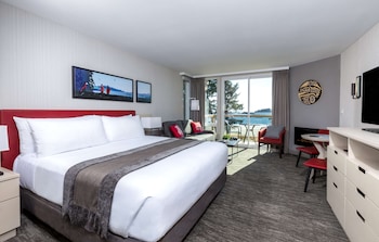 Standard Room, 1 King Bed, Kitchenette, Ocean View (with Sofabed)