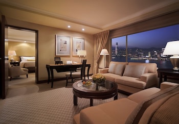 King Bed Executive Harbour View Suite
