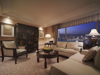 King Bed Chairman Suite