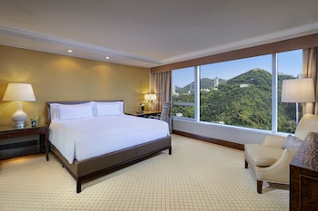 King Bed Deluxe Peak View Room