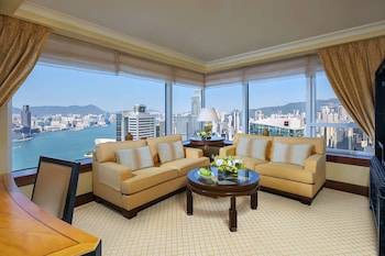 King Bed Executive Harbour View Suite