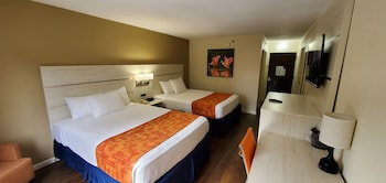 Interior 2 Queen Beds