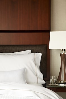 Room, 1 King Bed with Sofa bed (Mobility Accessible, Tub)
