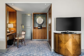 Deluxe Room, 1 King Bed (Premium)