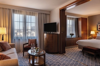 Executive Suite, 1 King Bed (Warwick)