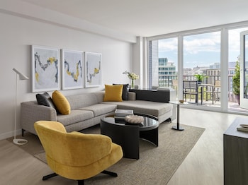 Suite, 1 King Bed, Kitchen