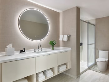 Premium Room, 1 King Bed, Balcony