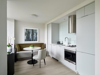Suite, 1 King Bed, Kitchen