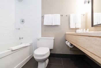 Deluxe Room, 2 Double Beds (Middle Floors)