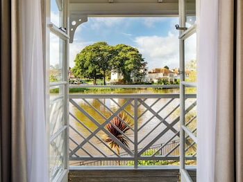 Room, 2 Twin Beds, River View