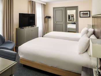 Room, 2 Twin Beds, River View
