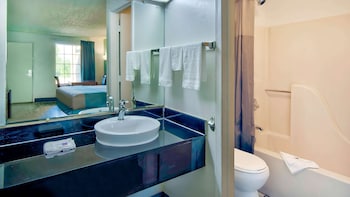 Deluxe Room, 1 King Bed, Smoking, Refrigerator & Microwave