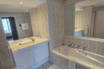 Standard Studio, 1 Queen Bed
