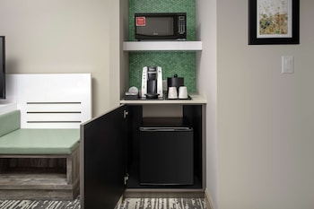 Room, 1 King Bed, Accessible (Hearing)