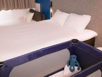 Bedroom, 1 Double Bed and 1 Single Sofa Bed