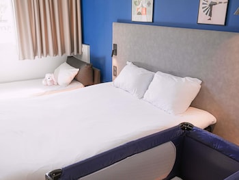 Bedroom, 1 Double Bed and 1 Single Sofa Bed