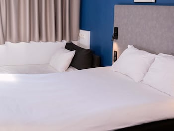 Bedroom, 1 Double Bed and 1 Single Sofa Bed