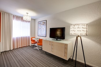 Suite, 1 Queen Bed