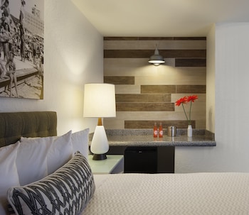 Deluxe Room, 1 Queen Bed