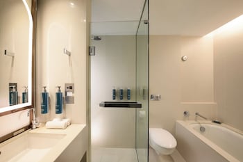 Executive Room, 1 King Bed, Executive Lounge Access