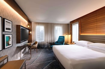 Deluxe Room, 1 King Bed, Corner