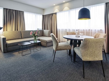 Executive Suite, 1 King Bed with Sofa bed