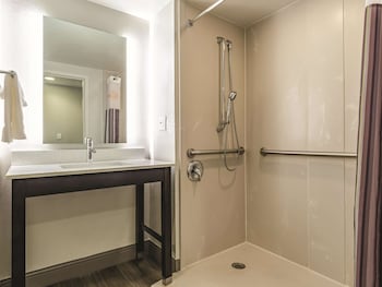Room, 1 Queen Bed, Accessible, Non Smoking (Mobility/Hearing Impaired Accessible)