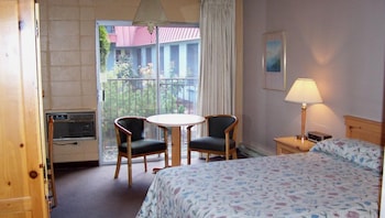 Room, 1 King Bed, Non Smoking (2 Star)