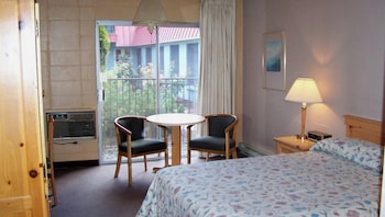 Room, 1 Queen Bed, Non Smoking, Refrigerator (2 Star)