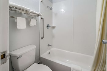Room, 1 King Bed, Non Smoking (Upgrade)