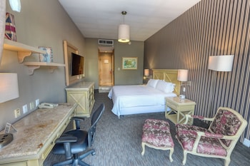 Standard Room, 1 King Bed (Top Floor)