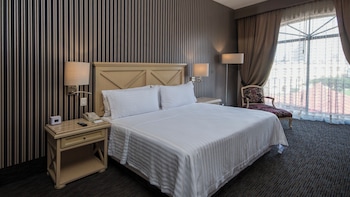 Standard Room, 1 King Bed (Top Floor)